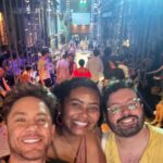 Leonardo Miggiorin Instagram – Pra lavar a alma e renovar o espírito: “O Jogo do Poder”, no Teatro Oficina. Textos de Shakespeare. Imperdível! Um tratado sobre as diversas formas de liderar, dominar, manipular em busca do Poder. Vaidade, inveja e luxúria, um combo perigoso presente em qualquer disputa pela liderança. Da minha parte: vou tentando perceber minhas vaidades e me desvencilhar das ambições desmedidas…tempo de renovação! 

#shakeaspeare #teatroofocina #evoé #parquedobixiga #zecelso #teatro #renascer Teatro Oficina Uzona Uzyna