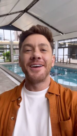 Leonardo Miggiorin Instagram - Olá, não sei se vocês sabem, sou embaixador-guardião do Instituto Velho Amigo, uma organização que atua a mais 24 anos pelo envelhecimento ativo, saudável e digno da população idosa vulnerável.

Hoje estou aqui para desejar...

@institutovelhoamigo 
#diainternacionaldoidoso