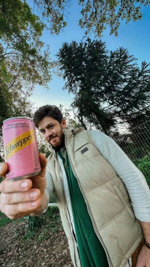 Leonardo Miggiorin Instagram - E vamos de #TBT com os melhores momentos dessa experiência incrível com @Schweppes - vocês acompanharam? Comenta aqui se você acompanhou, de qual momento você mais gostou dessa jornada!! ✨🕺

#CompartilheComSchweppes
 #bebacommoderação #publi