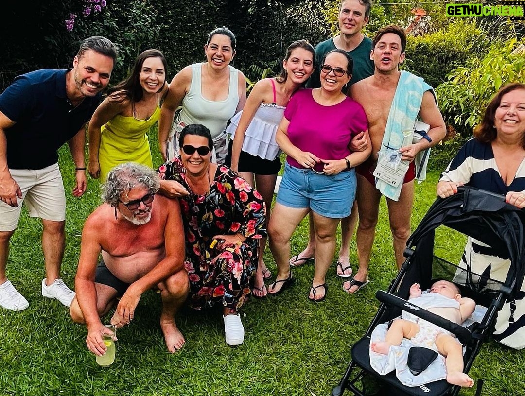 Leonardo Miggiorin Instagram - Família é raiz, é afeto, é alegria!! Pra todos os momentos, família unida! Gratidão, meus amores, vida longa para essa turma tão especial!! Obrigado por cada momento, cada sorriso, cada abraço! Aniversário de minha mãe, tão amada e animada!! #terezafez70 #70 #aniversario #mg #familia #♥️ Bichinho MG/Brasil