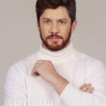 Leonardo Miggiorin Instagram - O editorial especial emDesconstrução deste sábado é com o ator Leo Miggiorin que, aos 41 anos de idade, fecha o ano de 2023 do jeito que mais gosta: repleto de trabalho. Ele iniciou nessa semana as gravações da novela Beleza Fatal, da HBO, onde interpreta o presidiário Rafuda, um personagem que, segundo ele, é bem diferente de tudo que já fez. Te convido a ver a matéria completa! • Link nos Stories e na Bio #RevistaPortfolio #AmadosdaPortfolio #EditorialemDesconstrucao FICHA TÉCNICA Foto: @andersonmmacedo_ @demmacedo l Make: @sergiorobertbeauty l Styling: @callmebylacerda l Studio: @birohousebr l Criação e Edição: @luizalbertoportfolio e @giovannialbinofoto