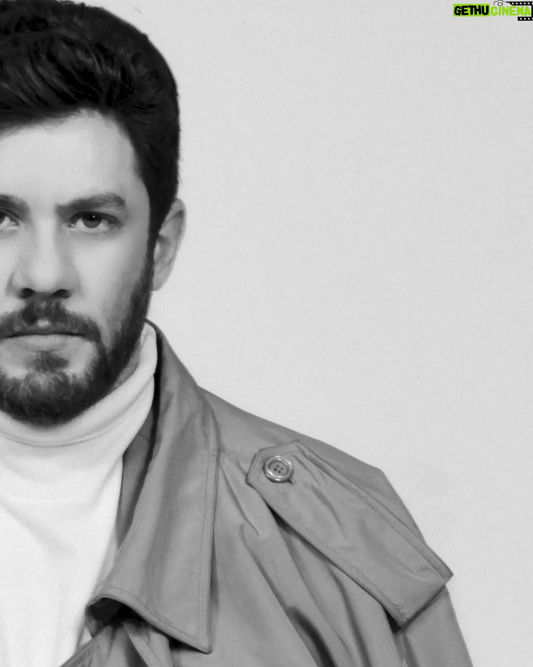 Leonardo Miggiorin Instagram - O editorial especial emDesconstrução deste sábado é com o ator Leo Miggiorin que, aos 41 anos de idade, fecha o ano de 2023 do jeito que mais gosta: repleto de trabalho. Ele iniciou nessa semana as gravações da novela Beleza Fatal, da HBO, onde interpreta o presidiário Rafuda, um personagem que, segundo ele, é bem diferente de tudo que já fez. Te convido a ver a matéria completa! • Link nos Stories e na Bio #RevistaPortfolio #AmadosdaPortfolio #EditorialemDesconstrucao FICHA TÉCNICA Foto: @andersonmmacedo_ @demmacedo l Make: @sergiorobertbeauty l Styling: @callmebylacerda l Studio: @birohousebr l Criação e Edição: @luizalbertoportfolio e @giovannialbinofoto