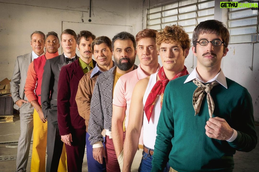 Leonardo Miggiorin Instagram - Amanhã é o dia! Estamos prestes a estrear ‘The Boys in the Band’, e este espetáculo é fruto da generosidade, paixão e união de um grupo incrível. O Teatro nos conecta de uma maneira tão mágica, que em um curto período de tempo, passamos de desconhecidos a uma família. Quero expressar minha gratidão a cada membro deste elenco talentoso, à dedicada equipe de direção e produção, e a todos os envolvidos neste projeto. Minha nova paixão!! É amanhã! ❤️ São Paulo, Brazil