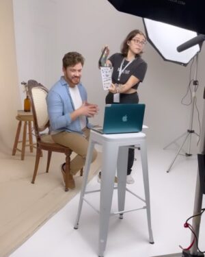 Leonardo Miggiorin Instagram - Que tal treinar e desenvolver habilidades de comunicação de um jeito prático e rápido? 

O Ator e Psicólogo Leonårdo Miggiorin está lançando o @comunik360 um curso on-line para todos aqueles que querem ganhar desenvoltura em sua fala diante das telas ou do público. 

Venham conhecer este novo projeto que pretende ajudar muitas pessoas!! #comunik360