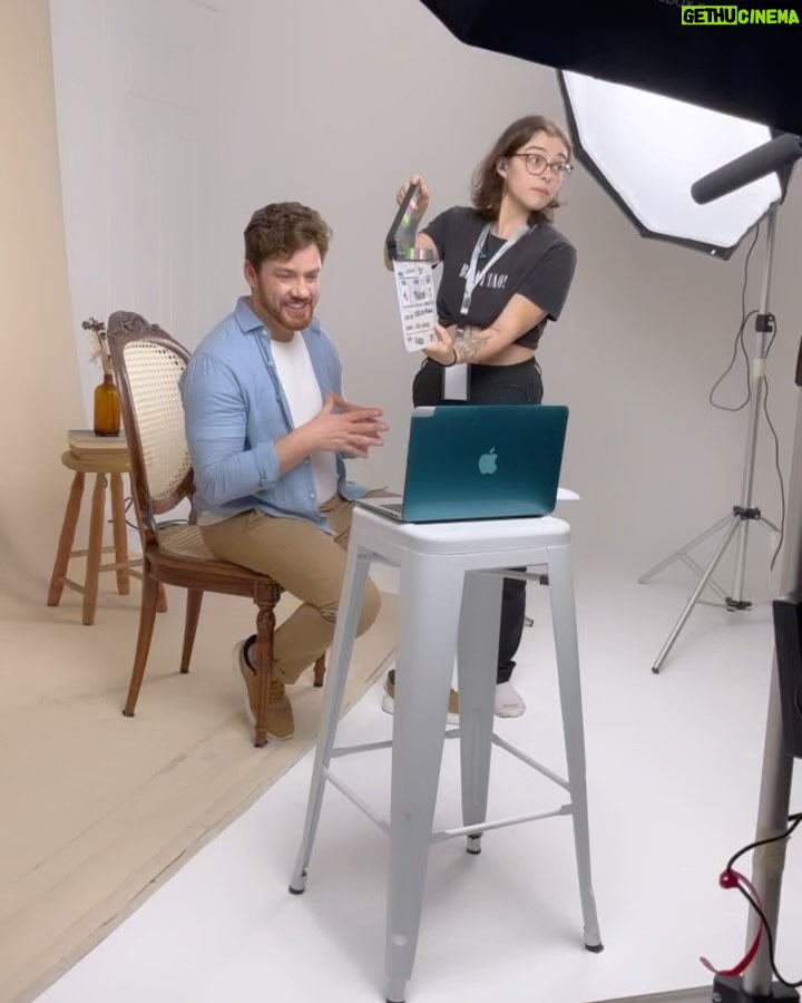 Leonardo Miggiorin - 5.9K Likes - Que tal treinar e desenvolver habilidades de comunicação de um jeito prático e rápido?
O Ator e Psicólogo Leonårdo Miggiorin está lançando o @comunik360 um curso on-line para todos aqueles que querem ganhar desenvoltura em sua fala diante das telas ou do público.
Venham conhecer este novo projeto que pretende ajudar muitas pessoas!! #comunik360