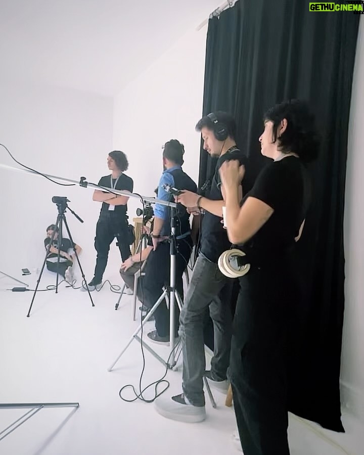 Leonardo Miggiorin - 5.9K Likes - Que tal treinar e desenvolver habilidades de comunicação de um jeito prático e rápido?
O Ator e Psicólogo Leonårdo Miggiorin está lançando o @comunik360 um curso on-line para todos aqueles que querem ganhar desenvoltura em sua fala diante das telas ou do público.
Venham conhecer este novo projeto que pretende ajudar muitas pessoas!! #comunik360