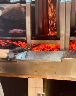 Leonardo Miggiorin Instagram - Ontem recebi um convite delicioso, não podia deixar de compartilhar essa dica aqui com vocês! 

Pessoal, sério, só vão conhecer o Restaurante Casa Porteña, no Shopping Higienópolis, aqui no Centro de São Paulo. Que experiência, que comida deliciosa, ambiente e atendimento maravilhosos. 

Muito obrigado pelo convite Anderson e @casa.portena e podem me aguardar mais vezes viu, tem comida melhor pro almoço de Domingo?! 🤤❤️