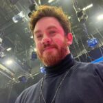Leonardo Miggiorin Instagram - Que programaa! ✨ Muito obrigado ao @caldeiraocommion pelo convite, amei fazer parte dessa edição com meus colegas de elenco, que saudade imensa e que prazer rever vocês! E aí pessoal, me contem aqui nos comentários, o que vocês acharam do programa? 👇😍 Estúdios Globo