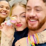 Leonardo Miggiorin Instagram – Vem aí: “Vicky e a Musa” – segunda temporada na @globoplay – em Janeiro! 

Lá eu sou o Renato, fotógrafo internacional que chega para uma exposição fotográfica. 

Já é sucesso! 🥰
#tbt dos #bastidores 

@tabatha 
@andreabak_ 
@marcusfig 
@anapg