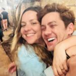 Leonardo Miggiorin Instagram – Lelê, minha amiga querida, você mora no meu coração! Que bom te reencontrar e sentir tanta alegria contigo. Te ver tão bem, tão linda, me fez muito bem!! Te desejo a alegria todos os dias.

Eu e @leticiatomazella fomos parceiros de cena na peça A Megera Domada, com direção do mestre amado @isserkorik – vejam só do que o Teatro é capaz: unir pessoas num vínculo poderoso, consistente, feliz! 💙🌷#leticiatomazella #amegeradomada #kate #friends #dupla #teatro