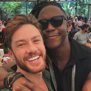 Leonardo Miggiorin Instagram - Um brinde a tudo que é diverso e maravilhoso!✨💙

#saude 
#respeito 
#alegria