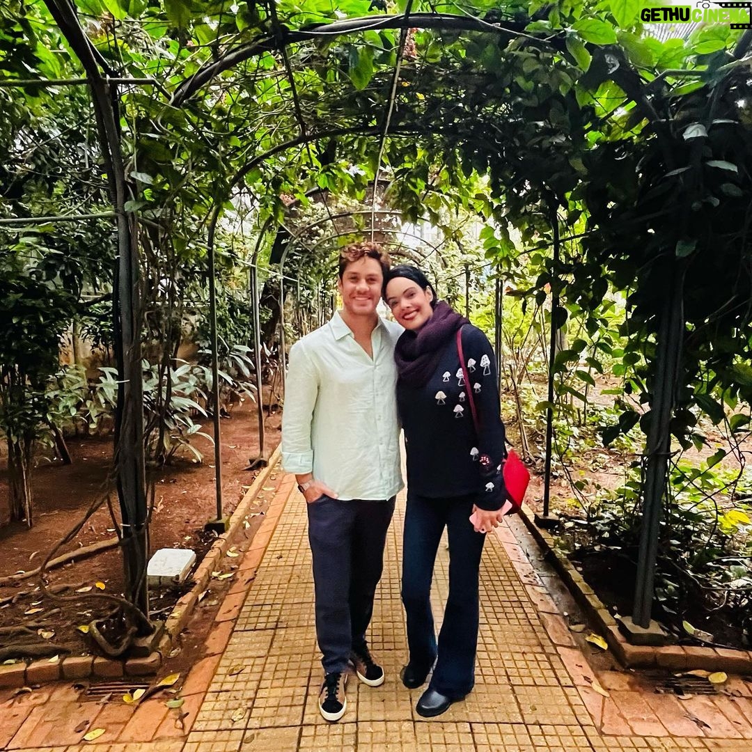 Leonardo Miggiorin Instagram - Feliz aniversário, Gabi!! 💙🌷🎂 Ela é linda ou não é? #É! Mas, além disso, é de uma generosidade, de um coração gigante, a Gabriela, amiga presente em tantos momentos, pra todas as horas!! Que sorte ter você como amiga, Gabi! Parabéns pelo seu dia e pela sua vida!! Vamos celebrar!! Saúde e toda prosperidade na vida!! #friends #aniversario #presente
