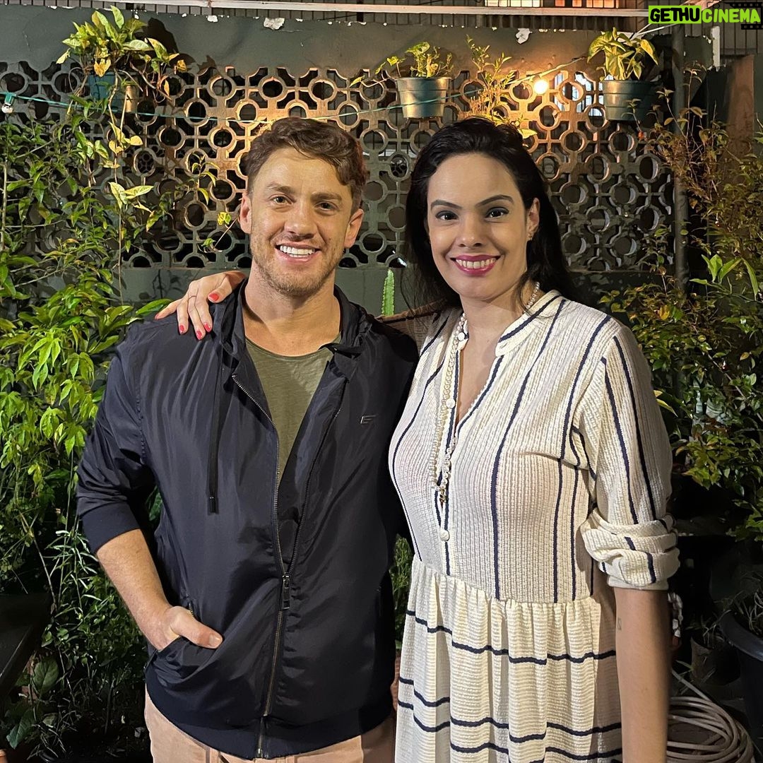 Leonardo Miggiorin Instagram - Feliz aniversário, Gabi!! 💙🌷🎂 Ela é linda ou não é? #É! Mas, além disso, é de uma generosidade, de um coração gigante, a Gabriela, amiga presente em tantos momentos, pra todas as horas!! Que sorte ter você como amiga, Gabi! Parabéns pelo seu dia e pela sua vida!! Vamos celebrar!! Saúde e toda prosperidade na vida!! #friends #aniversario #presente