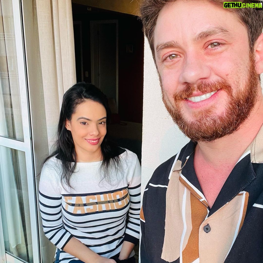 Leonardo Miggiorin Instagram - Feliz aniversário, Gabi!! 💙🌷🎂 Ela é linda ou não é? #É! Mas, além disso, é de uma generosidade, de um coração gigante, a Gabriela, amiga presente em tantos momentos, pra todas as horas!! Que sorte ter você como amiga, Gabi! Parabéns pelo seu dia e pela sua vida!! Vamos celebrar!! Saúde e toda prosperidade na vida!! #friends #aniversario #presente