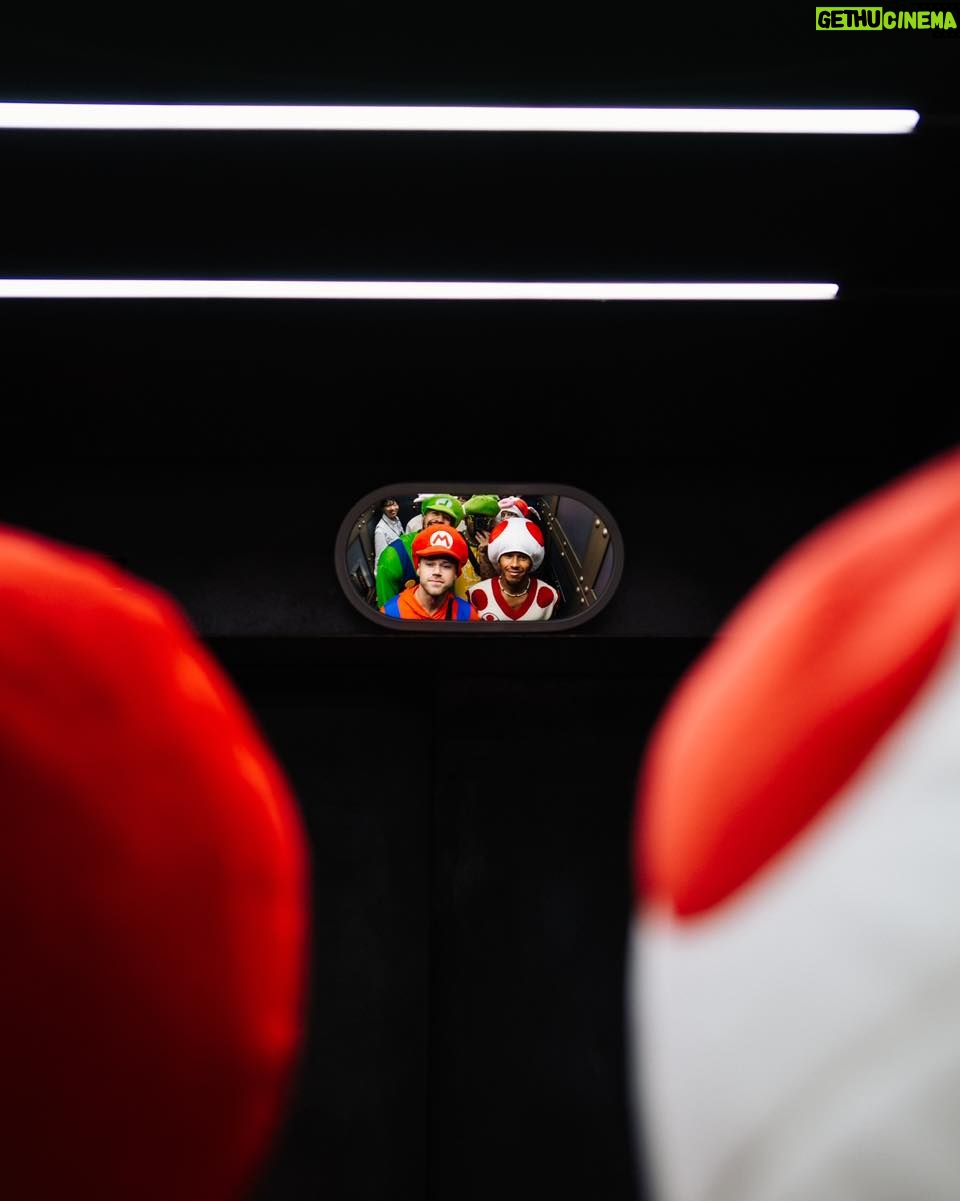 Lewis Hamilton Instagram - Thank you, Japan π―π΅π«ΆπΎ
