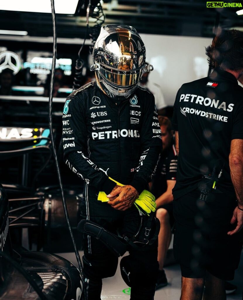 Lewis Hamilton Instagram - The fight is on for tomorrow. Going to give it everything I can and be shining while I do it ✨