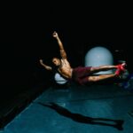 Lewis Hamilton Instagram - In my sport, every kilo matters. Even being a little off impacts lap times and race pace. It’s crucial to eat well, sleep well, and put in work at the gym. If you’re ever having a tough time remember that we’re in this together. It’s never easy, but always worth it 💪🏾🥬
