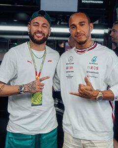Lewis Hamilton Instagram - quick seat fit 😂