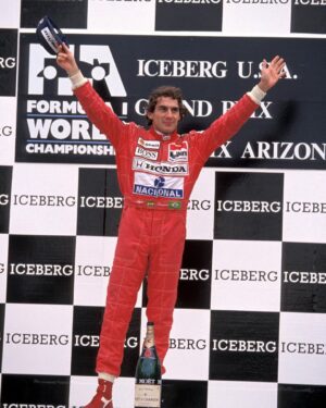 Lewis Hamilton Instagram - Parabéns Ayrton, minha inspiração sempre 🇧🇷💫