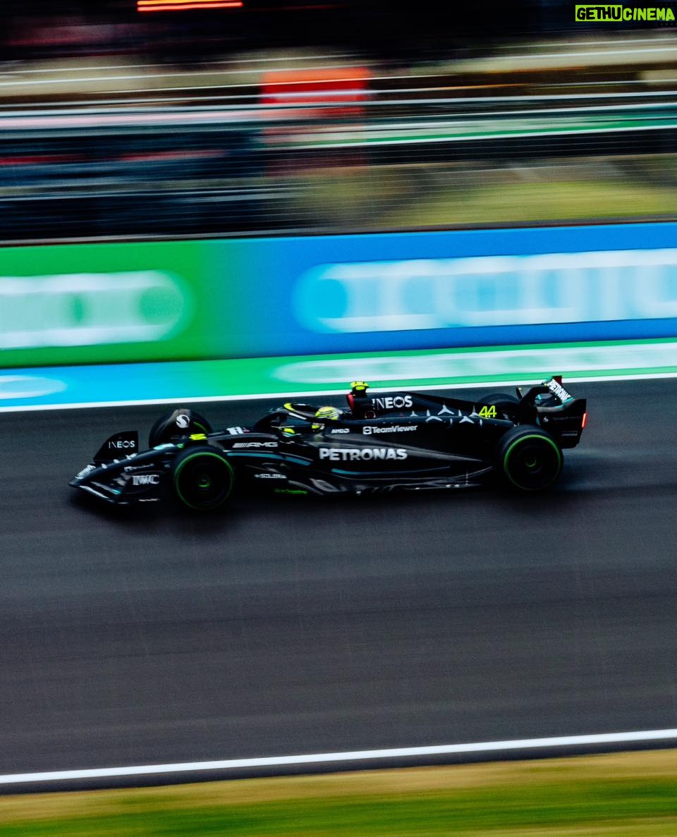 Lewis Hamilton Instagram - There’s no place like home !! Every year I’m blown away by the love and energy here. Without it, the team and I wouldn’t have had the result that we did. Still a ways to go, but Silverstone I love you deep ~