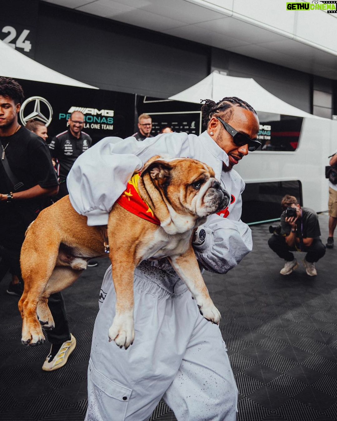 Lewis Hamilton Instagram - the boys are back 🇬🇧