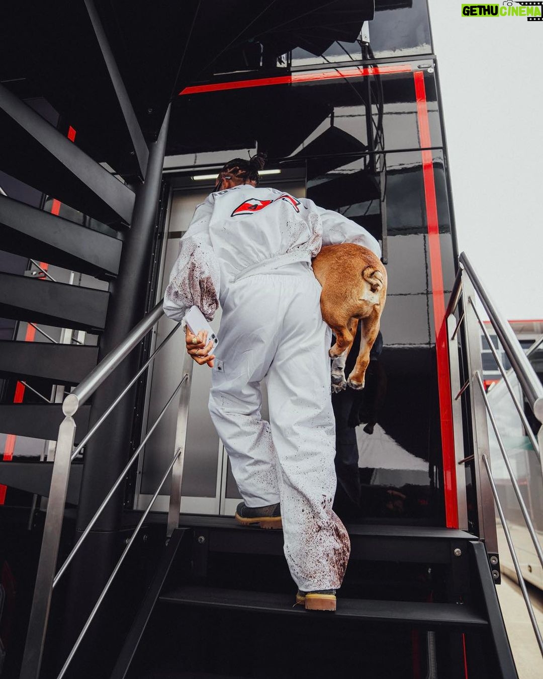 Lewis Hamilton Instagram - the boys are back 🇬🇧