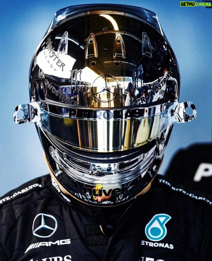 Lewis Hamilton Instagram - The fight is on for tomorrow. Going to give it everything I can and be shining while I do it ✨