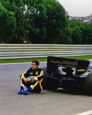 Lewis Hamilton Instagram - Parabéns Ayrton, minha inspiração sempre 🇧🇷💫