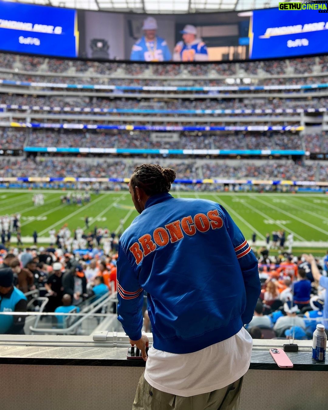 Lewis Hamilton Instagram - Great win Broncos country 🐎💥