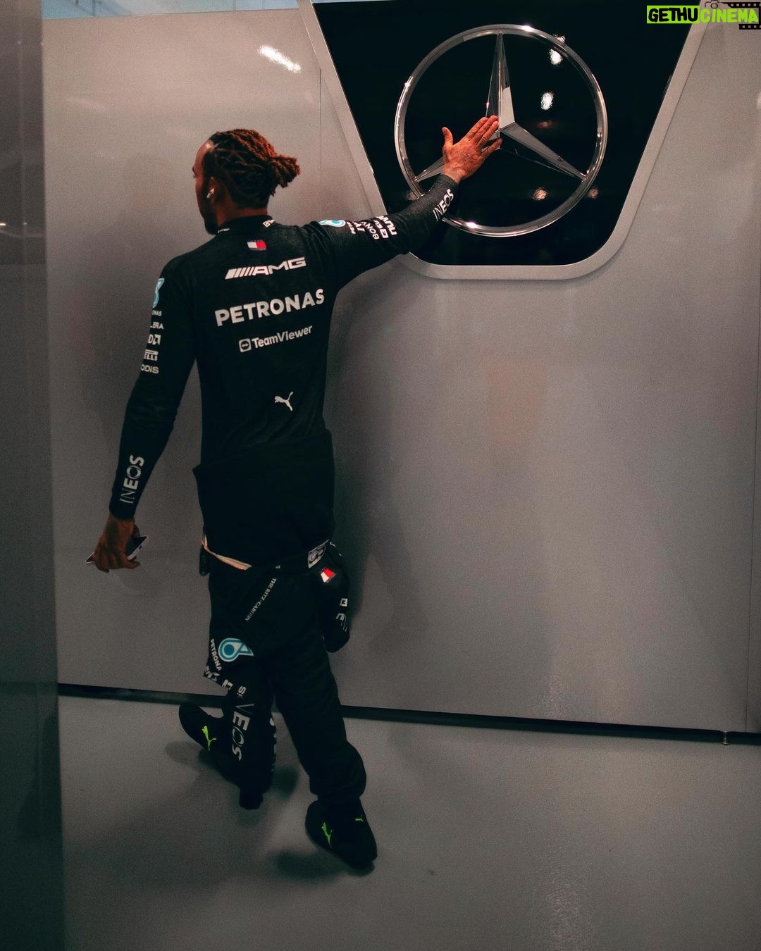Lewis Hamilton Instagram - P7 after a lot of ups and downs in Vegas. Promising result after coming into the weekend with so many unknowns. Not a bad track, either. Excited for another go at it next year. One more left βπΎπΊπΈ