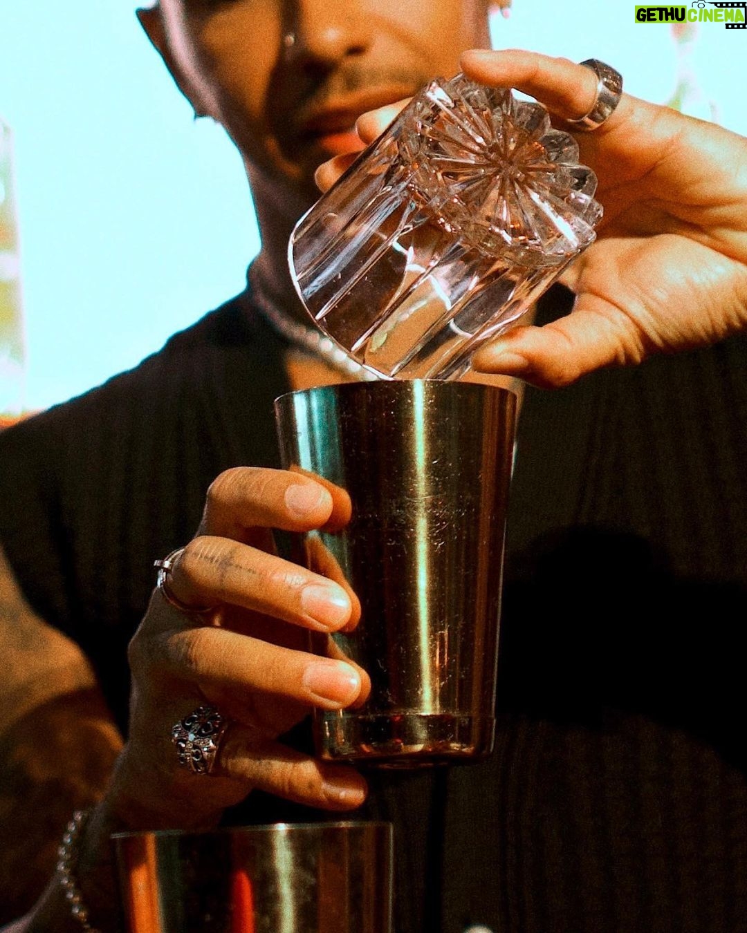 Lewis Hamilton Instagram - Cheers to everyone who stopped by the @almave bar yesterday 🥃✨ Bar’s open all weekend in Vegas, stop by and give it a try