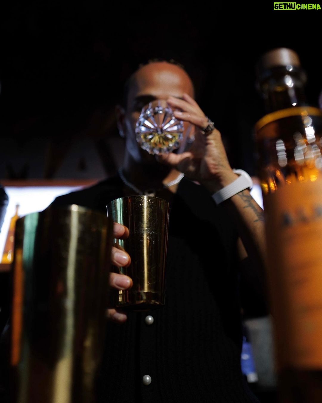Lewis Hamilton Instagram - Cheers to everyone who stopped by the @almave bar yesterday 🥃✨ Bar’s open all weekend in Vegas, stop by and give it a try
