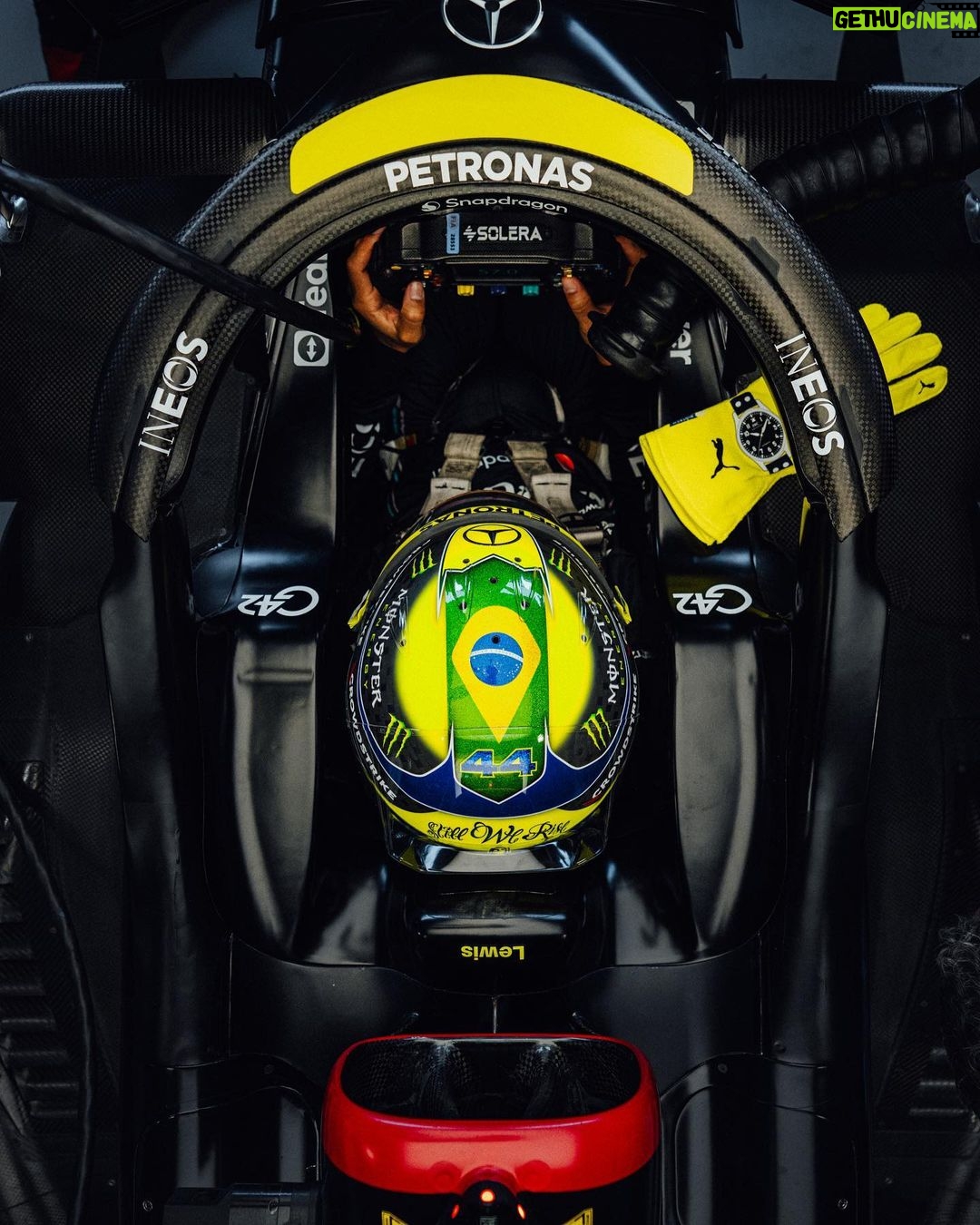 Lewis Hamilton Instagram - Bringing everything I can to the battle today. Brazil, as always, the love here is beautiful. There's no place like it 🇧🇷 Levando tudo o que posso para a batalha de hoje. Brasil, como sempre, o amor aqui é lindo. Não há lugar como aqui 🇧🇷