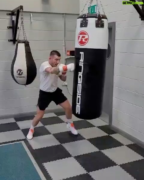 Liam Williams Instagram - Good punching session this morning pads & bags with @thelockettman 🥊 - Fight announcement coming very soon. Looks like Christmas could be on hold till next year 😩🤣 - #machine Cardiff