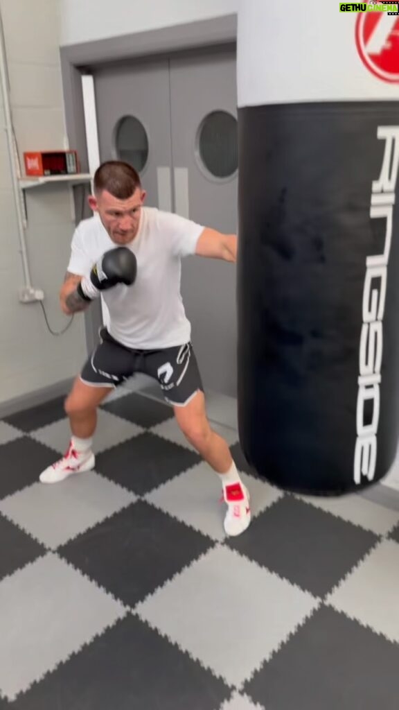 Liam Williams Instagram - Big Monday morning with the lads working hard. - Given me the date and place.. I’ll be ready for who ever wants it 🤷🏻‍♂️ #machine
