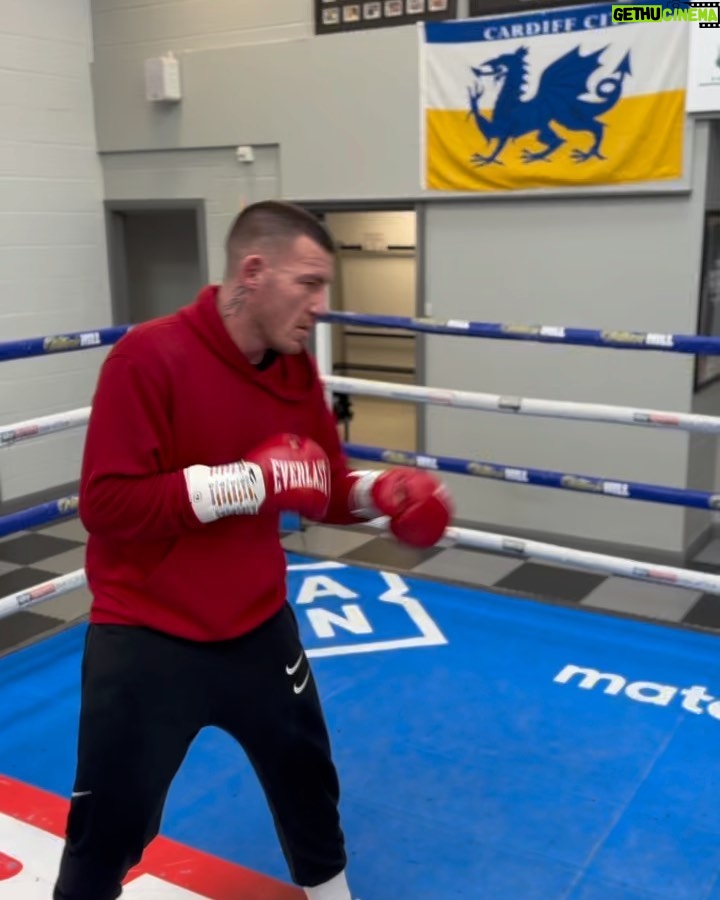 Liam Williams Instagram - Good hard session to start the week - Good solid 8 rounds bag work followed by having a good play on the pads with #tyrerel @pads_with_rel - #machine Cardiff