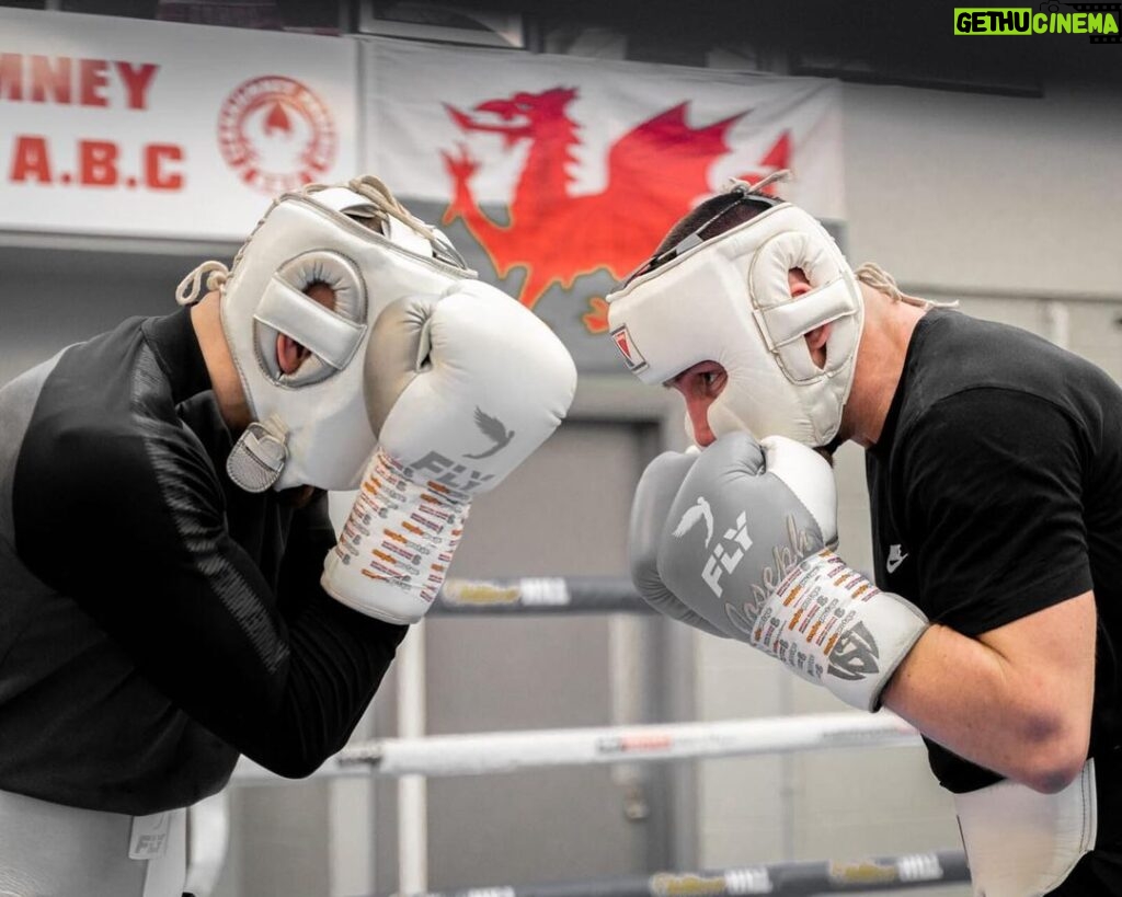 Liam Williams Instagram - Couple snaps from yesterdays sparring with the lads 👍🏼 #machine