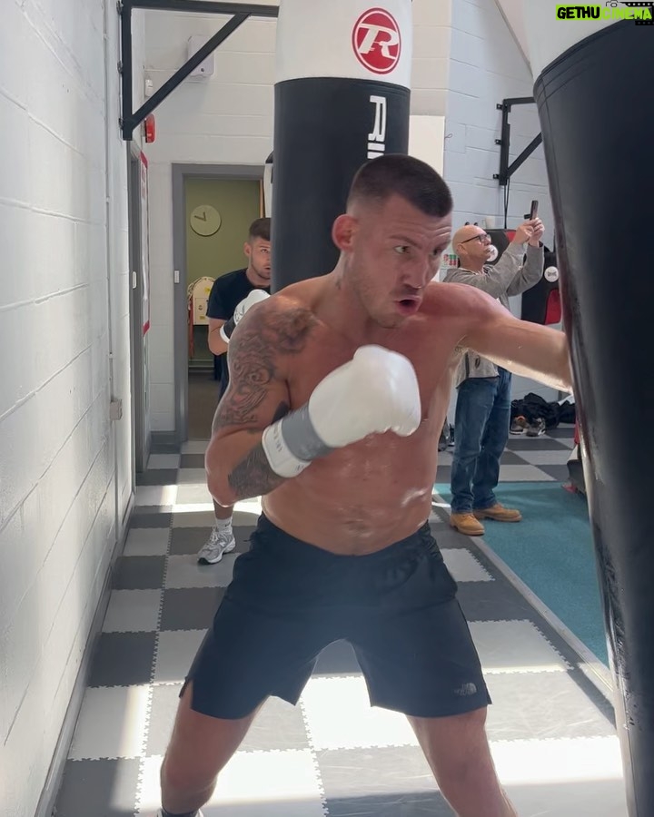 Liam Williams - 3.1K Likes - Gruelling pads/bag session this morning with @thelockettman ā
-
Still waiting šš
#machine