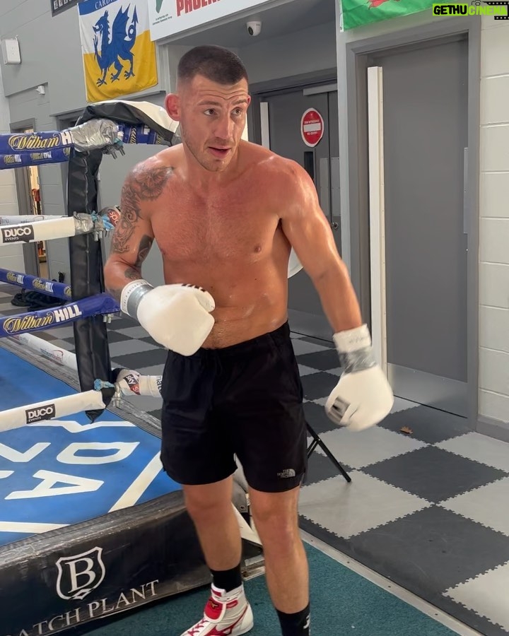 Liam Williams - 3.1K Likes - Gruelling pads/bag session this morning with @thelockettman ✅
-
Still waiting 📞📞
#machine