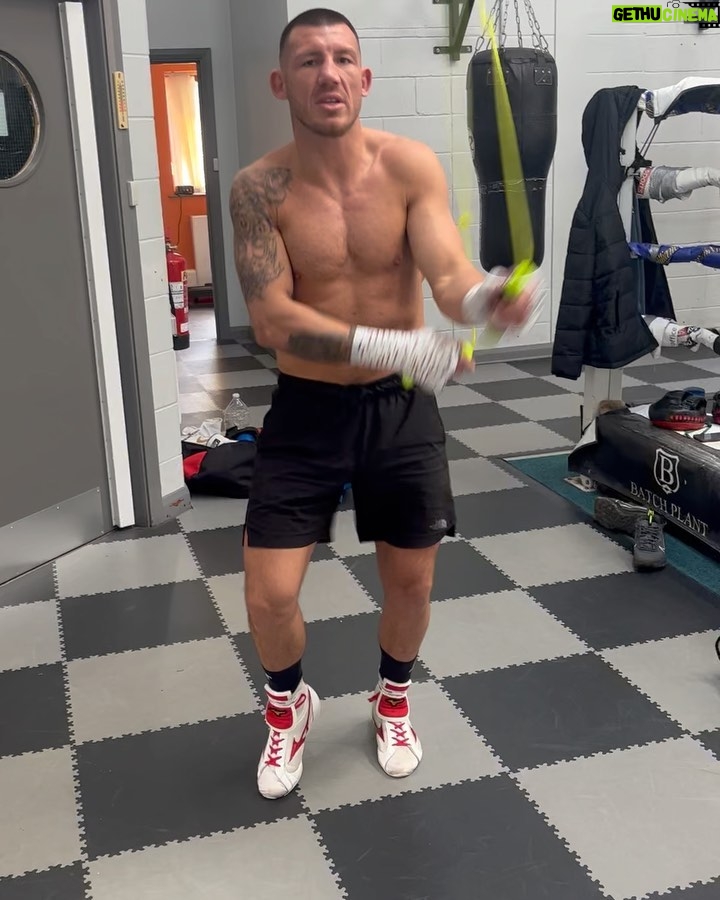 Liam Williams - 3.1K Likes - Gruelling pads/bag session this morning with @thelockettman ✅
-
Still waiting 📞📞
#machine