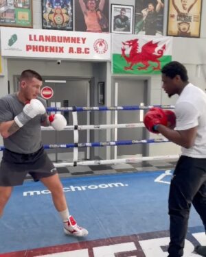 Liam Williams Instagram - Sharp session this morning with the lads @rhysedwardss2000 & @pads_with_rel 👊🏼
-
#machine