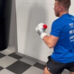 Liam Williams Instagram – 10 rounds pads & bag this morning with boss man @thelockettman 👊🏼#machine #gasmark6 🤣