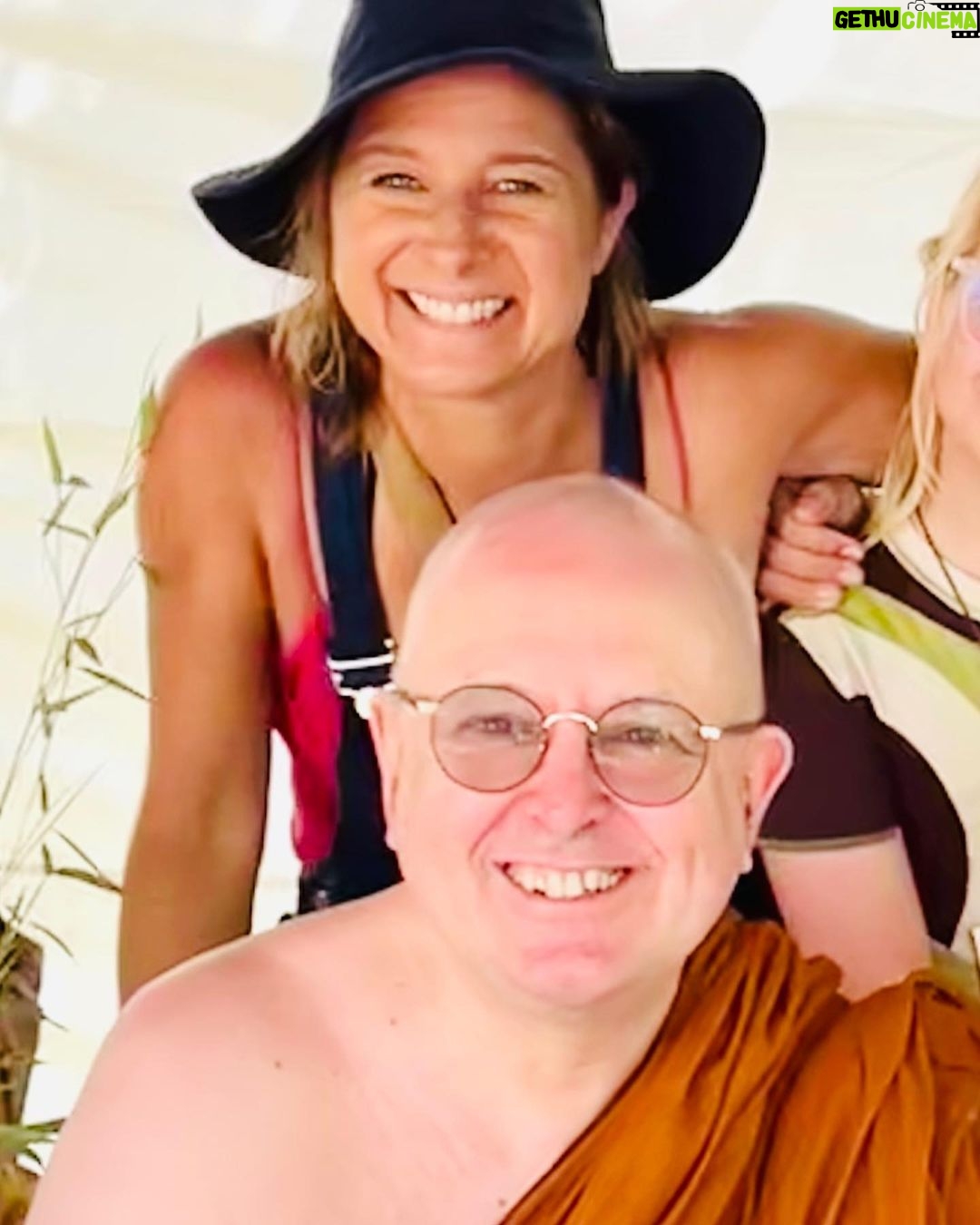 Libby Tanner Instagram - #makepeacebekindbegentle #ajahnbrahm #buddhistsocietyofvictoria #newburybuddhistmonastery Birthday Blessings 💕🙏🍍😘🍀