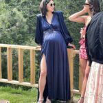 Lilan Bowden Instagram - Big belly vibing w @peytonelizabethlee Taken by @displaysample at @thewildersmith and @bradley_simmons_ ‘s magical wedding #foreverwildley