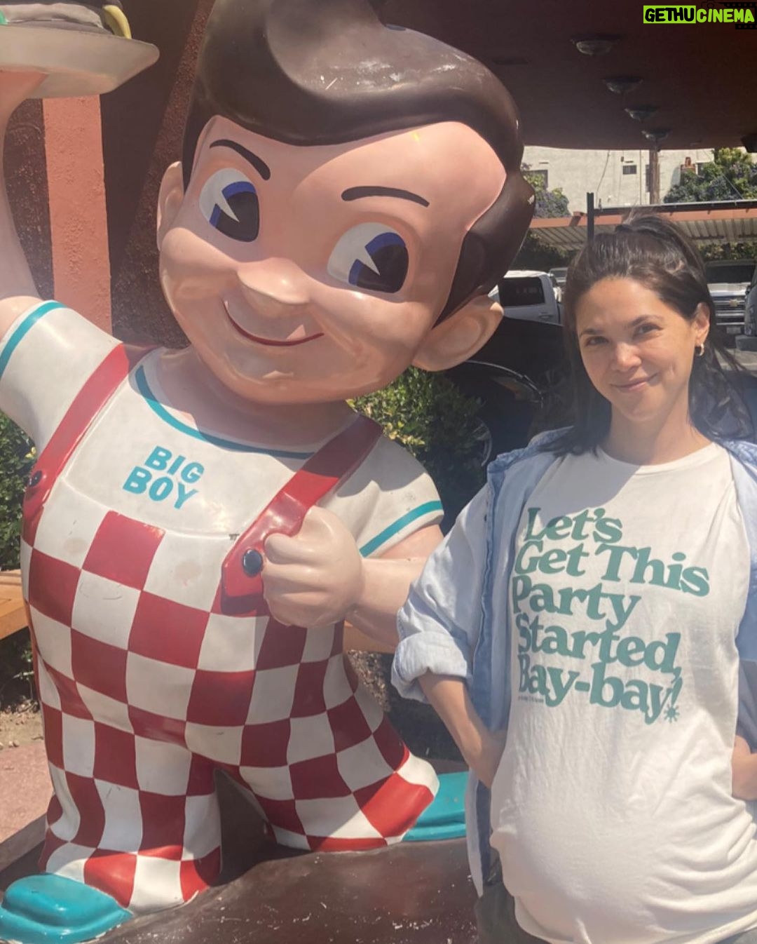 Lilan Bowden Instagram - LET’S GO WGA!! 🎉🎉🎉 Thrilled for the WGA to have negotiated an agreement with historic wins for writers, ensuring that TV writing becomes and remains a viable way to make a living!! This is also a CAPTAIN APPRECIATION POST for both WGA and SAG-AFTRA strikes! While my time on the picket line was limited due to my own labor movement (lol had a baby), I felt comforted knowing my friends and spouse were out there putting in countless hours as strike captains, organizing, rallying, and keeping up morale day after day. Gratitude for your unpaid time and dedication. I’m so proud to know you all. Strikes work and unions are powerful! Let’s keep it going for SAG-AFTRA! 1. Photo credit @oliver_vaquer 2. Photography by @j.w.hendricks 3. Strike captain (and my sweetheart) Nick Mandernach by @j.w.hendricks 4. Strike captain Alex Song-Xia 5. Strike captain Brittani Nichols 6. Strike captain Taylor Orci 7. Strike captain Henry Gammil 8. Strike captain Bennie Arthur (SAG) 9. Strike captain Kate Comer (SAG) 10. THANK YOU TO DREW CAREY FOR GENEROUSLY SUPPORTING WRITERS. YOU HELPED MY BABY GROW STRONG. #wgastrong #sagaftrastrong #unionpower #1u