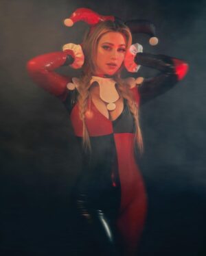 Lili Reinhart Instagram - “Oh, come on, Puddin’! Don’t you wanna rev up your Harley?” 

📸: @cibellelevi