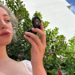 Lili Reinhart Instagram - A cottage-core weekend. @armanibeauty #armanibeauty #luminoussilk