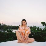Lili Reinhart Instagram - Hard reset. Hotel Esencia