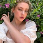 Lili Reinhart Instagram - A cottage-core weekend. @armanibeauty #armanibeauty #luminoussilk