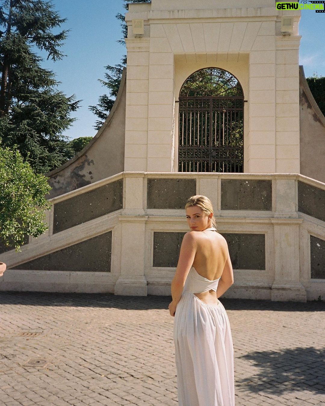 Lili Reinhart Instagram - š± Iām over here š±